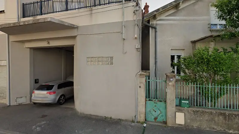 Vue de la rue devant Garage Mirabeau :, Valence